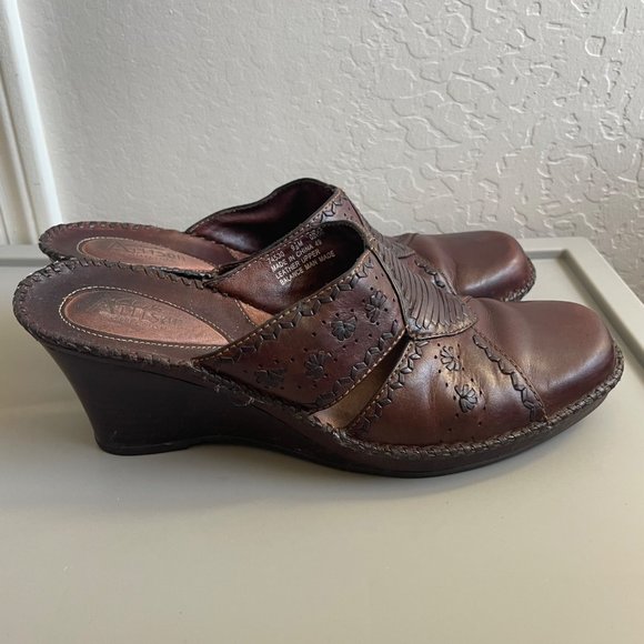 Clarks Brown Artisan Collection Women's Leather Clogs Slip-Ons US 9.5M Mules - Picture 9 of 10